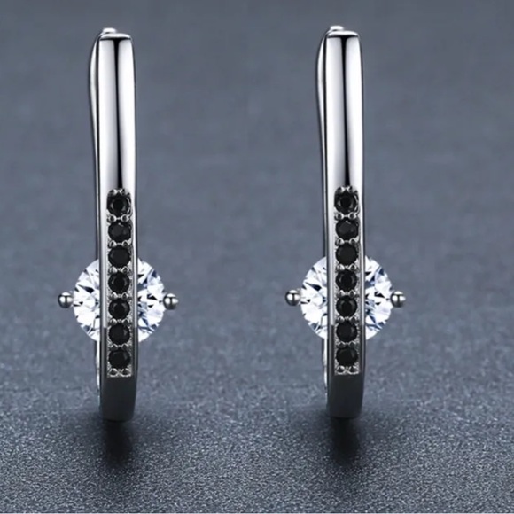 🌟 Sterling Silver Elegant Unique Diamond Earrings - Picture 3 of 6
